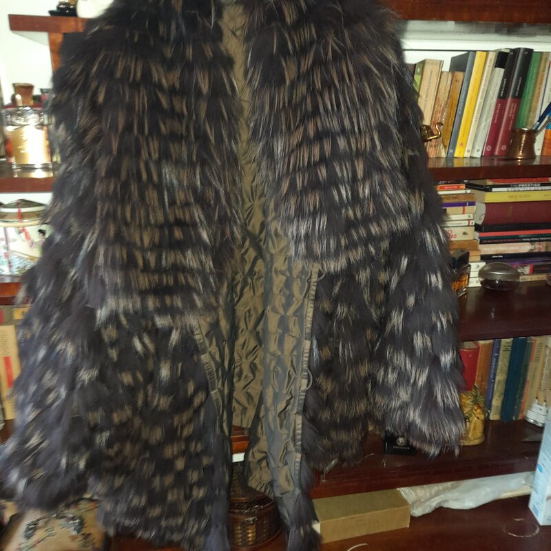 Haina din blana de vulpe polara